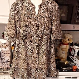 l Catherines  Geometric Print Blouse Size 4X. EUC